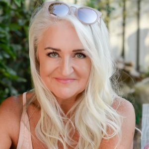 Carole Lacey Headshot